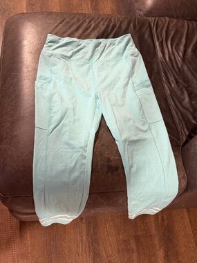 Vineyard Vines Light Aqua Capri Leggings with Side Pockets